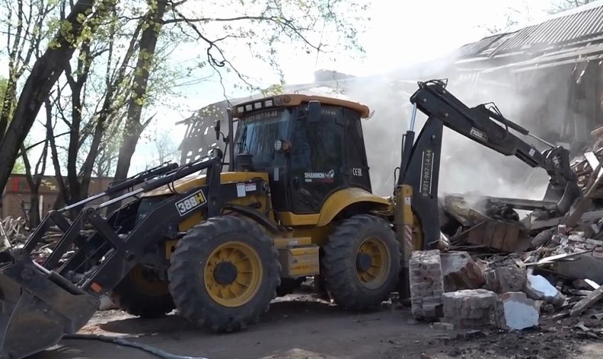 На месте аварийного дома в Первомайском посеют газон