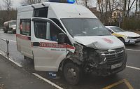 Автомобиль скорой помощи попал в ДТП