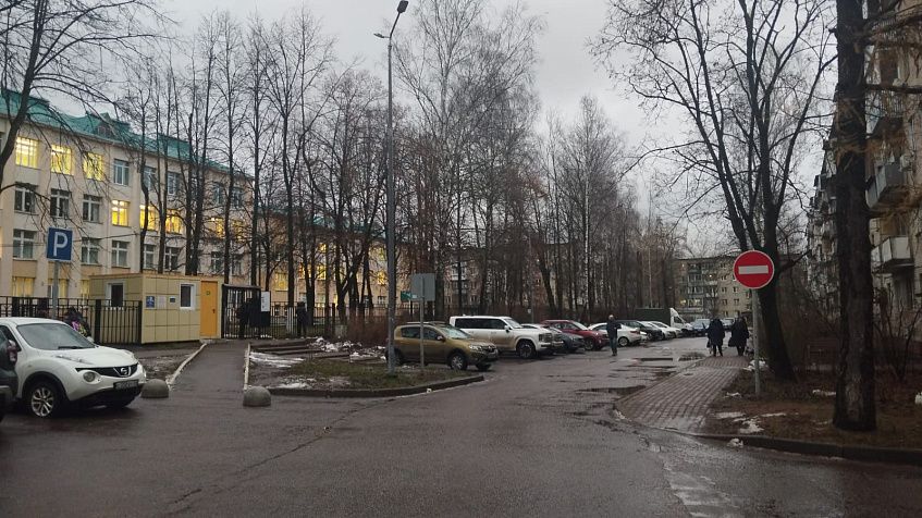 Подъезд в школе № 2 в Истре сделали односторонним