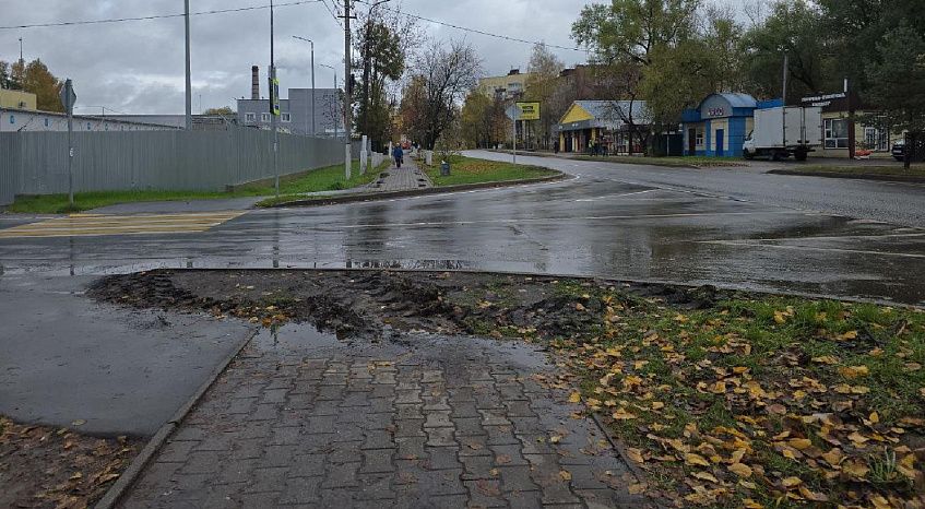 Тротуар в Дедовске так и не стал комфортным