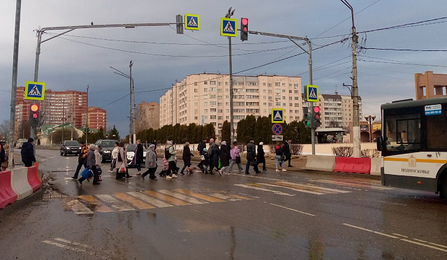 На улице Ленина в Истре подключили светофор