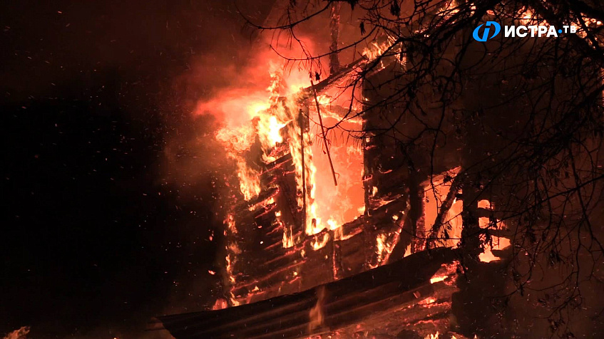 Пожар в Пионерском оставил без крова две семьи