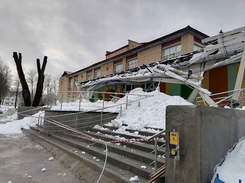 В Новопетровском рухнула часть входной группы ДК