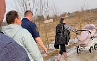 «Что было отсыпано — расплывается»: в Дуплево для многодетных организовали бездорожье 