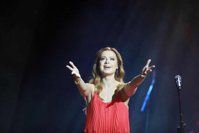 С Днём Дедовска горожан поздравит Юлия Савичева