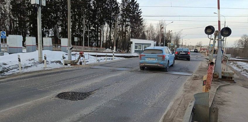 Запланировано частичное перекрытие железнодорожного переезда в Новопетровском