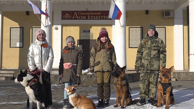 Активисты Снегирей передали гуманитарную помощь детям ДНР и ЛНР