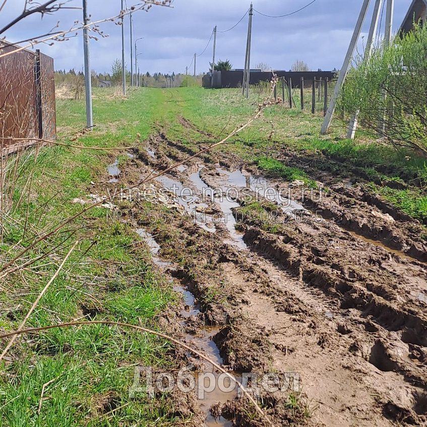 Пенсионерка с улицы Черёмушки села Онуфриево вынуждена годами передвигаться по бездорожью