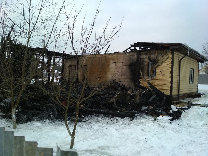 В деревне Дедёшино сгорел коттедж 