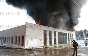 Пожар в п. Октябрьской фабрики потушили оперативно (ВИДЕО)