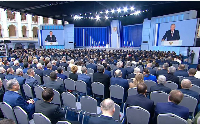 Президент России Владимир Путин выступает с посланием к Федеральному собранию