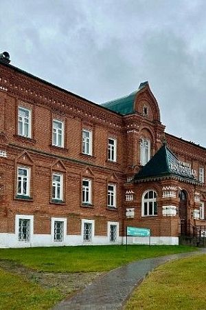 История краснокирпичного дома близ Ново-Иерусалимского монастыря в фотографиях и документах 