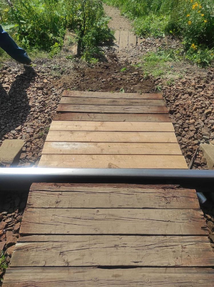 Переход через ж/д в Устиновке: доски нашлись, а свет – нет