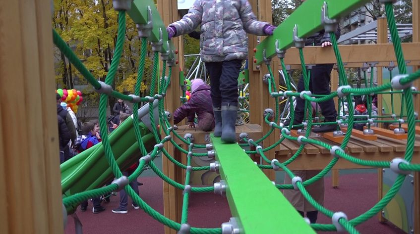 В Истре элемент детской площадки обвалился вместе с ребёнком