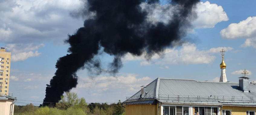 В Дедовске горит частный дом