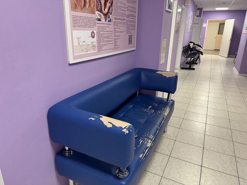 Женская консультация в Дедовске: стены новые, диваны старые