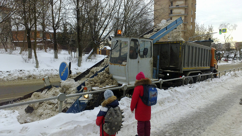 Коммунальщики Истры внедряют новый подход к уборке снега во дворах