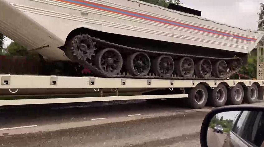 Плавающий транспортёр МЧС замечен на подъездах к Истре