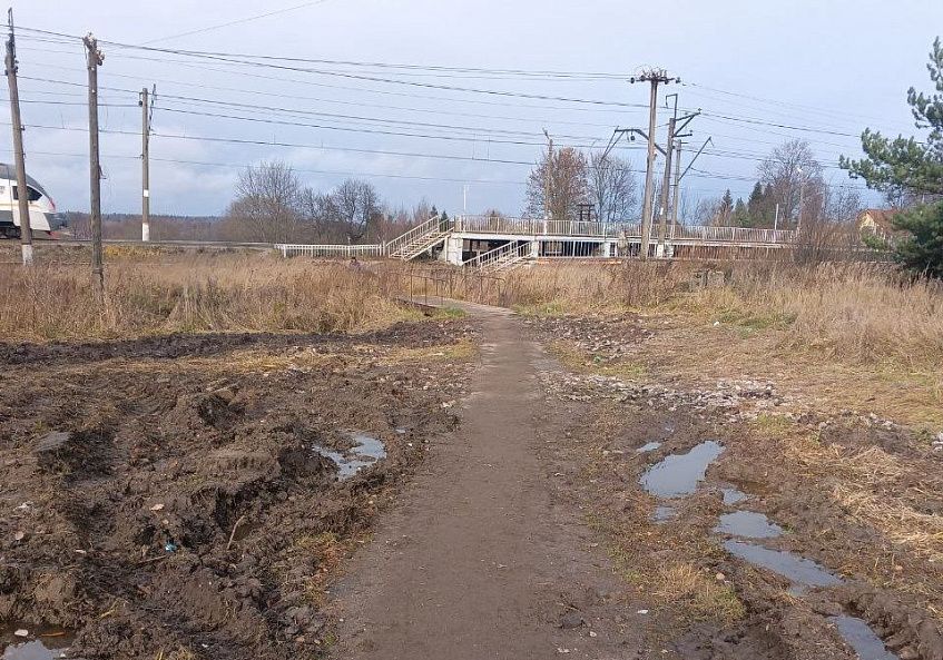 «Ноги сломать можно!» Жителей Новопетровского возмутило состояние тротуара