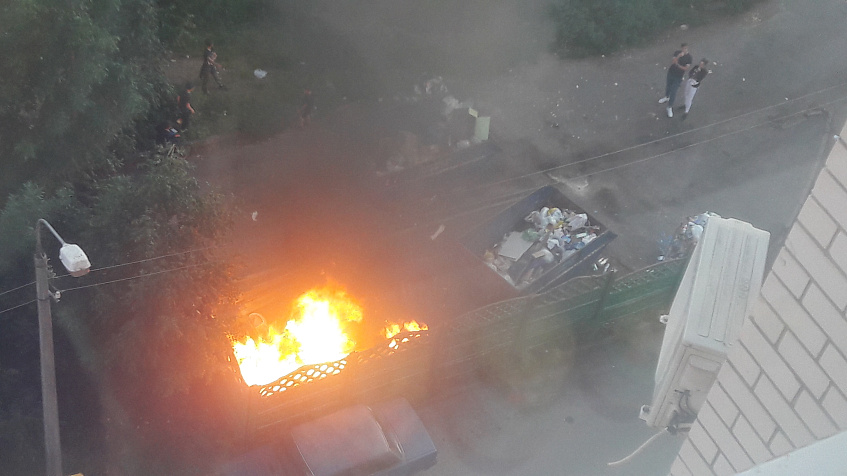 Пятница с дымком: хулиганы подожгли мусор в Истре