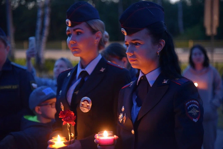 Сотрудники полиции по г.о. Истра совместно с Общественным советом ОМВД приняли участие в общероссийской акции «Свеча памяти»