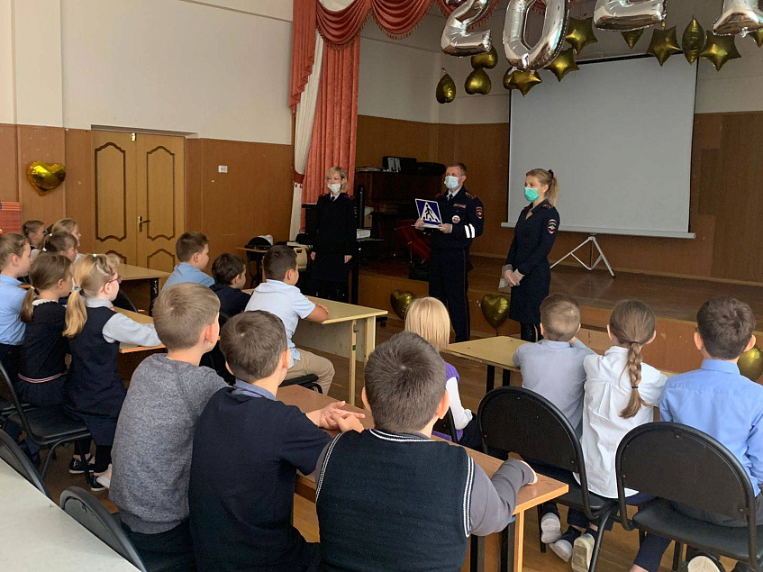 Сотрудники полиции г.о. Истра провели профилактические беседы со школьниками