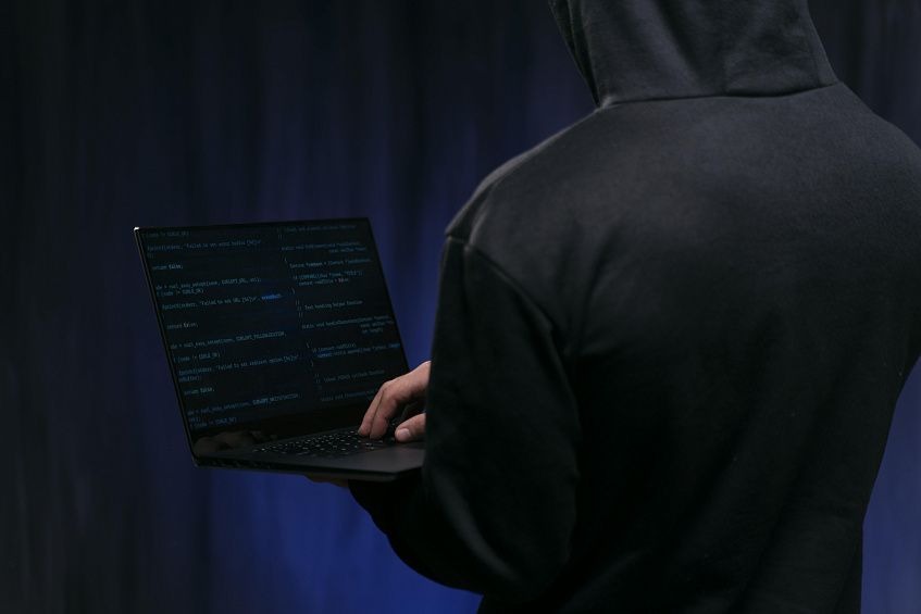 Банки предупредили о новой схеме мошенников, выдающих себя за налоговых инспекторов