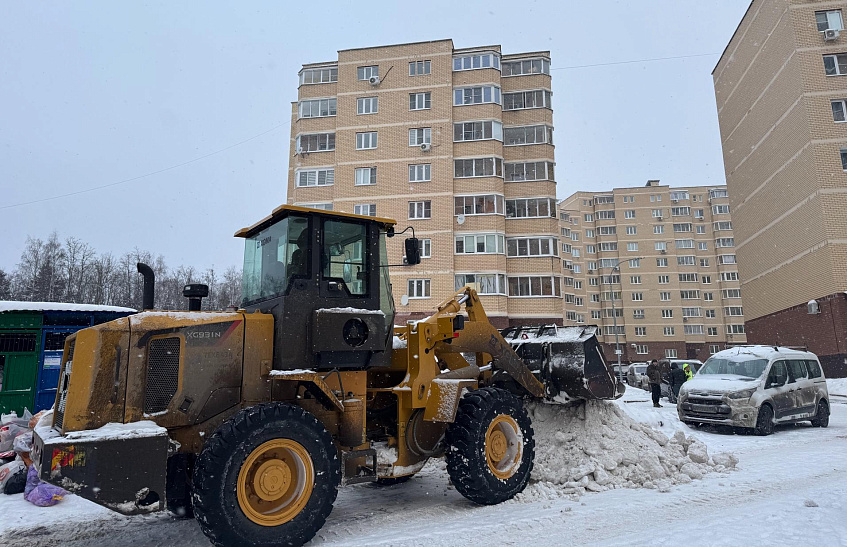 Сиреневый бульвар превратился в снежный