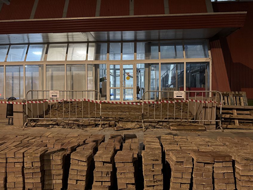 В Дедовске ремонтируют вход в СК «Гучково»