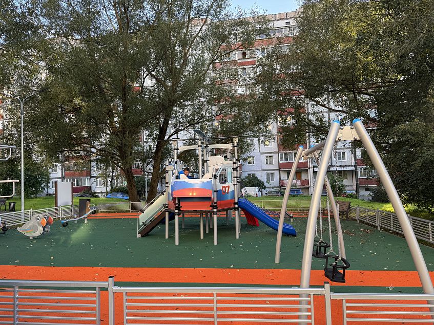 В Дедовске появились две новые детские площадки