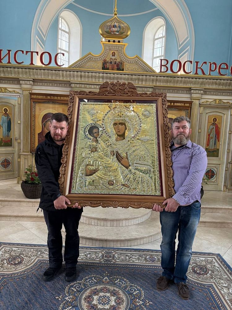 Икона Божьей Матери «Троеручица» прибыла в Казанский храм с. Глебово