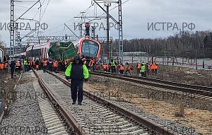 Поезд и тепловоз столкнулись в районе станции Малиновка