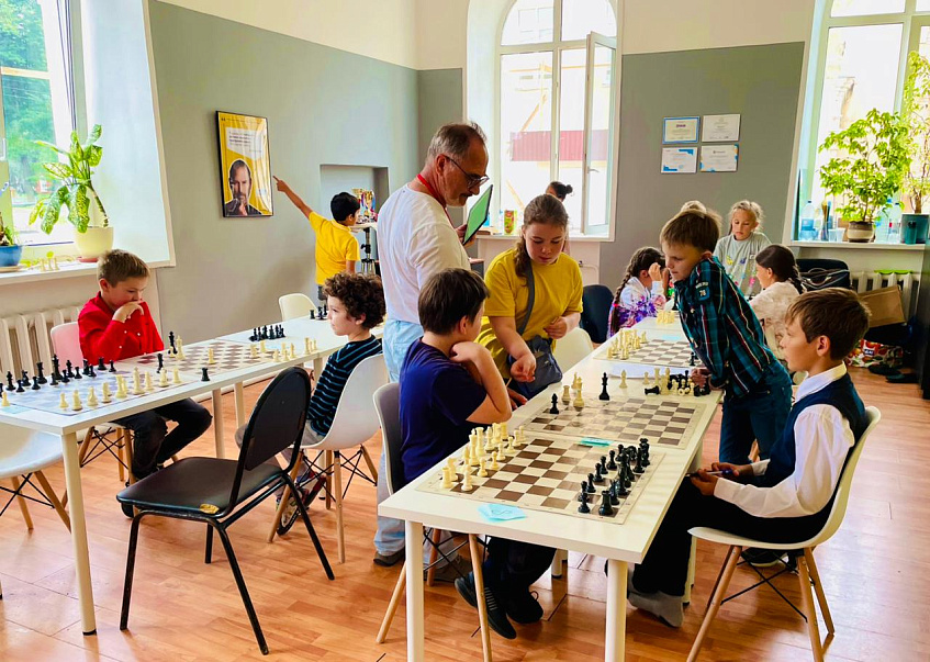 Юные дедовчане стали лидерами в шахматном турнире