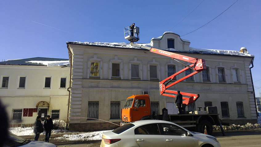 МБУ «ЖКУ» не собирается расчищать крыши от снега самостоятельно