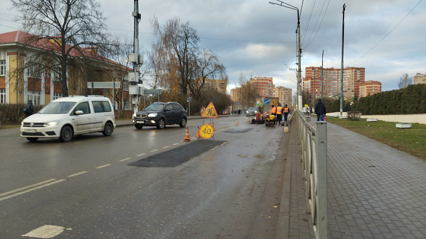 Аварийно-ямочный ремонт дорог продолжается в Истре