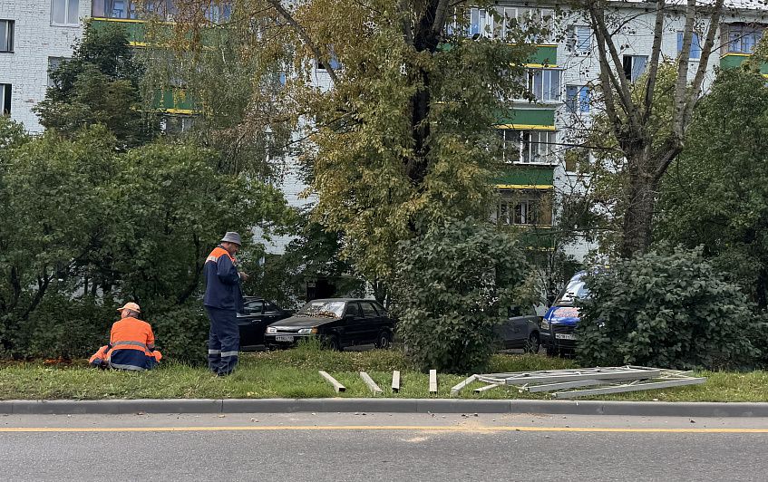 Вдоль Волоколамского шоссе в Истре устанавливают ограждение