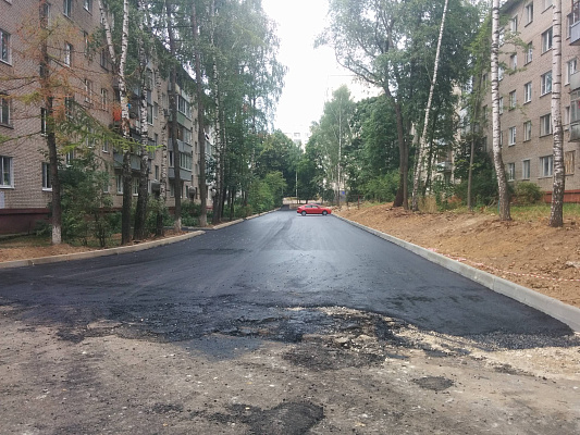 Десяткой со двора. Улицы Подмосковья фото. Россия улица 9:16. Истра ул. Советская д. 48.