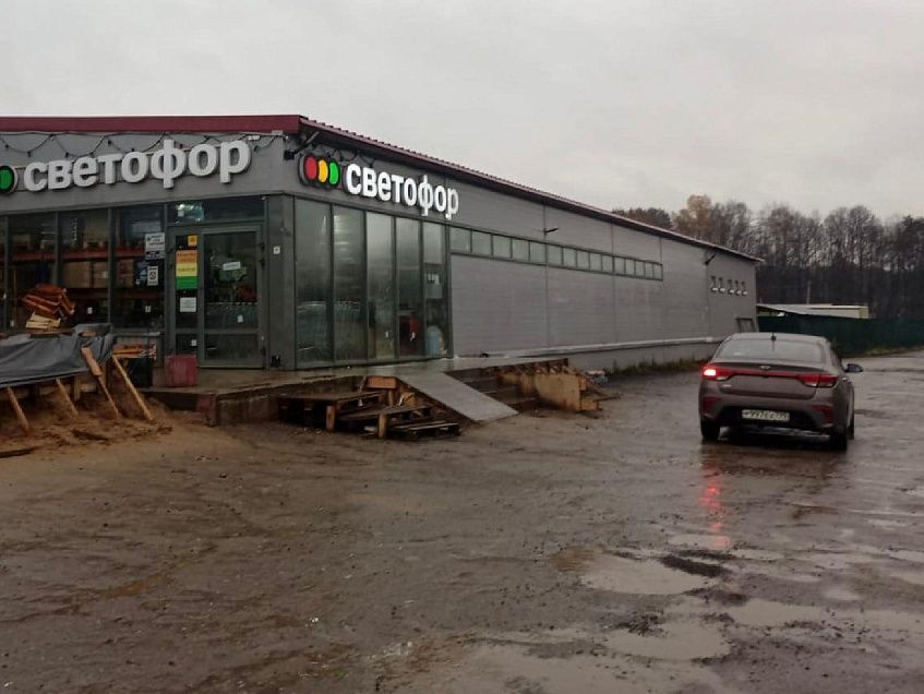 Посетители жалуются на новый пандус у «Светофора» в Ленино 