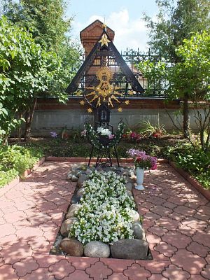 30 лет назад у храма в Дарне перезахоронили мощи блаженной Александры