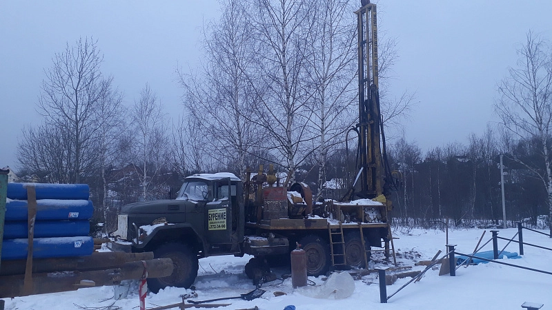 Баженовская свита месторождение. Пластовые дегазационные скважины. Скважина в разрезе. Добывающие горизонтальные скважины. Бурение скважин в пласте.