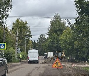 В Снегирях одну дорогу ремонтируют второй раз за лето