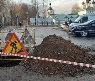 Канализационный люк на улице Юбилейной решили капитально обновить