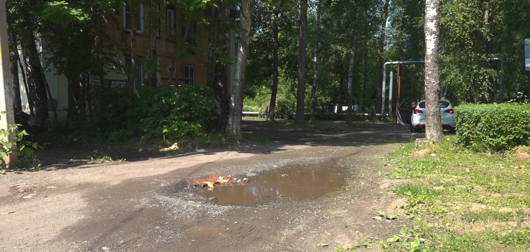 Крик души из микрорайона Истра-1: почему жители платят по городским тарифам, но вынуждены разбивать машины на бездорожье