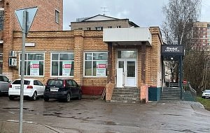 Как меняются привычные магазины: от книг — к химчистке и аптеке