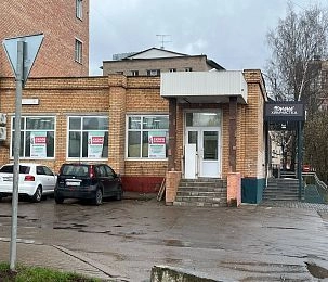 Как меняются привычные магазины: от книг — к химчистке и аптеке