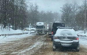 Истра в районе монастыря встала в огромную пробку