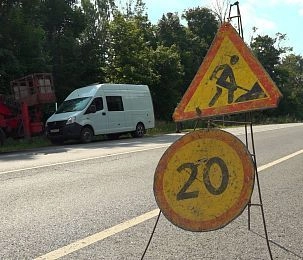 Вдоль Волоколамского шоссе ликвидируют сухостой