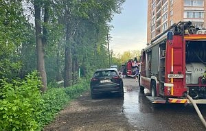 Частный дом сгорел на улице Народного ополчения