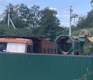 На сельхозземлях в Адуево работает промышленная дробилка
