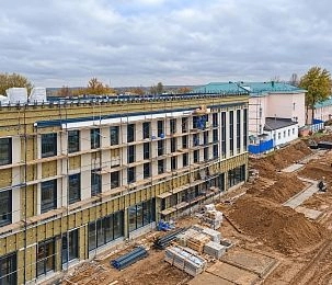 Новопетровское строит будущее: новый корпус школы готов уже на 53 %